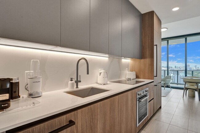 Building Photo - 580 72nd St