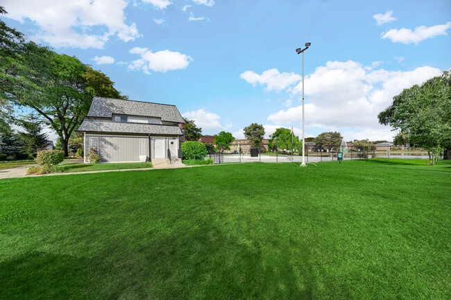 Building Photo - 9381 Bay Colony Dr