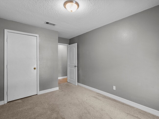 Building Photo - 11731 Flushing Meadows Dr