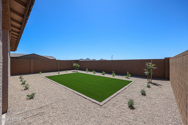 Building Photo - 2071 W Bramble Berry Ln