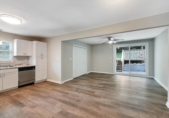 Building Photo - Sleepy Hollow- 3Bedroom 2Bathroom for rent