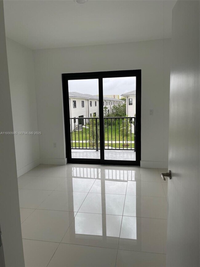 Building Photo - 238 NW 11th Ct