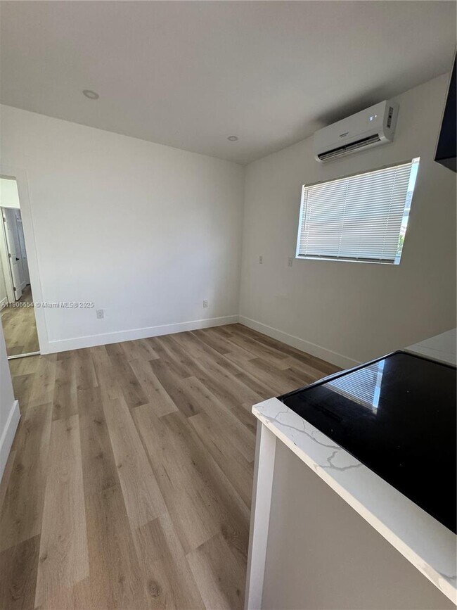 Building Photo - 4028 SW 11th St