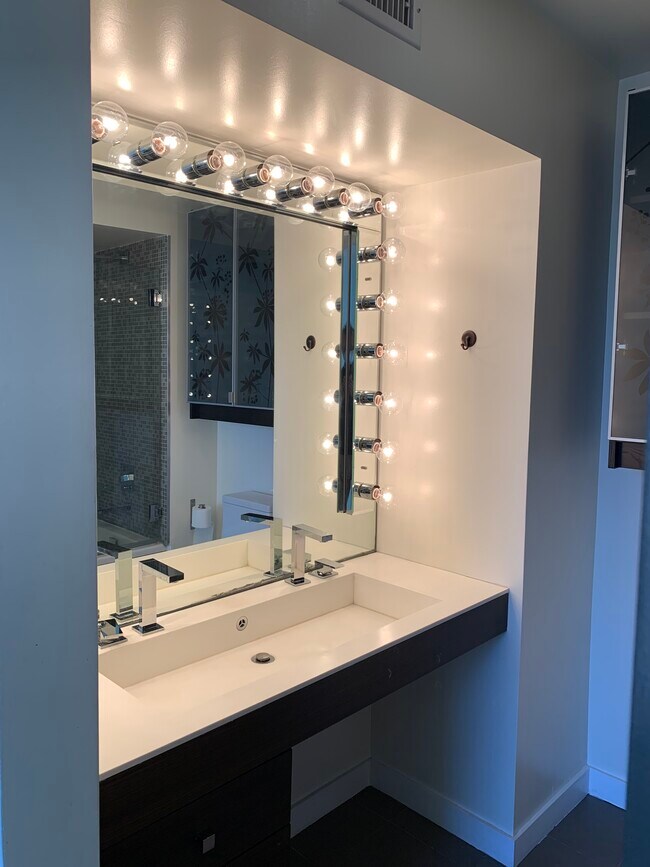 Upper bathroom - 1912 Broadway