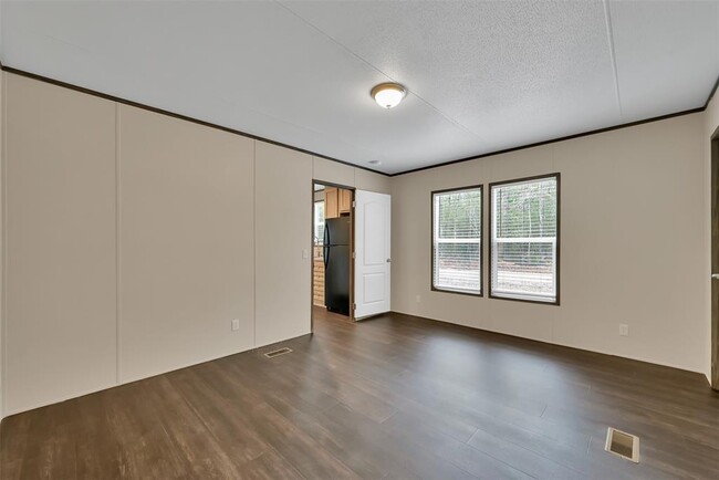 Building Photo - 20204 Sherwood Dr