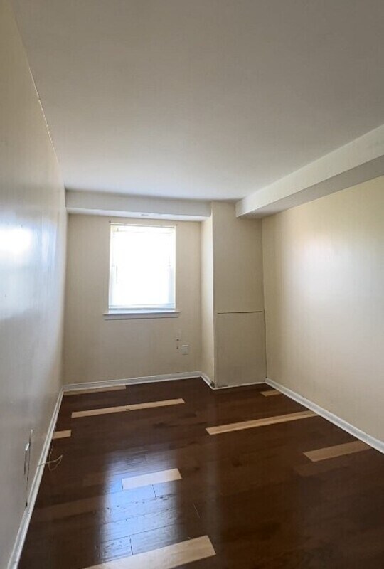 Building Photo - 2721 S 76th St