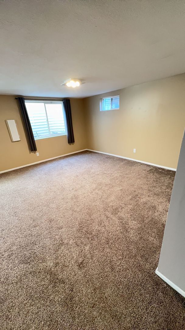 Building Photo - COTTONWOOD HEIGHTS 4 bed 3 bath family home