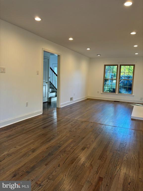 Building Photo - 9830 Meadow Valley Dr