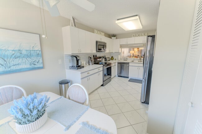 Building Photo - 4725 Lucerne Lakes Blvd E