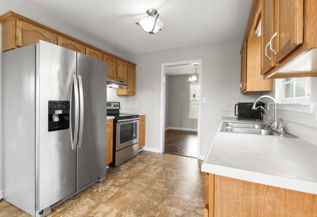 Building Photo - 1330 Burchett Dr