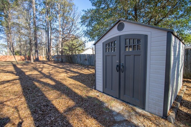 Building Photo - Spacious 3BR/2BA Home Near Fort Jackson & VA Hospital *Military Discount Offered!