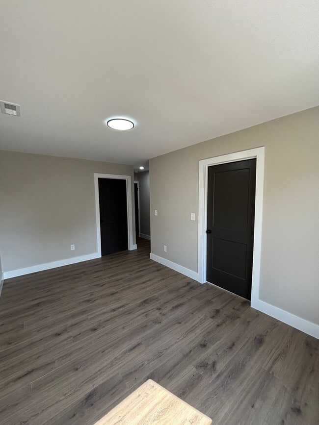 Building Photo - 3131 Linden Ave
