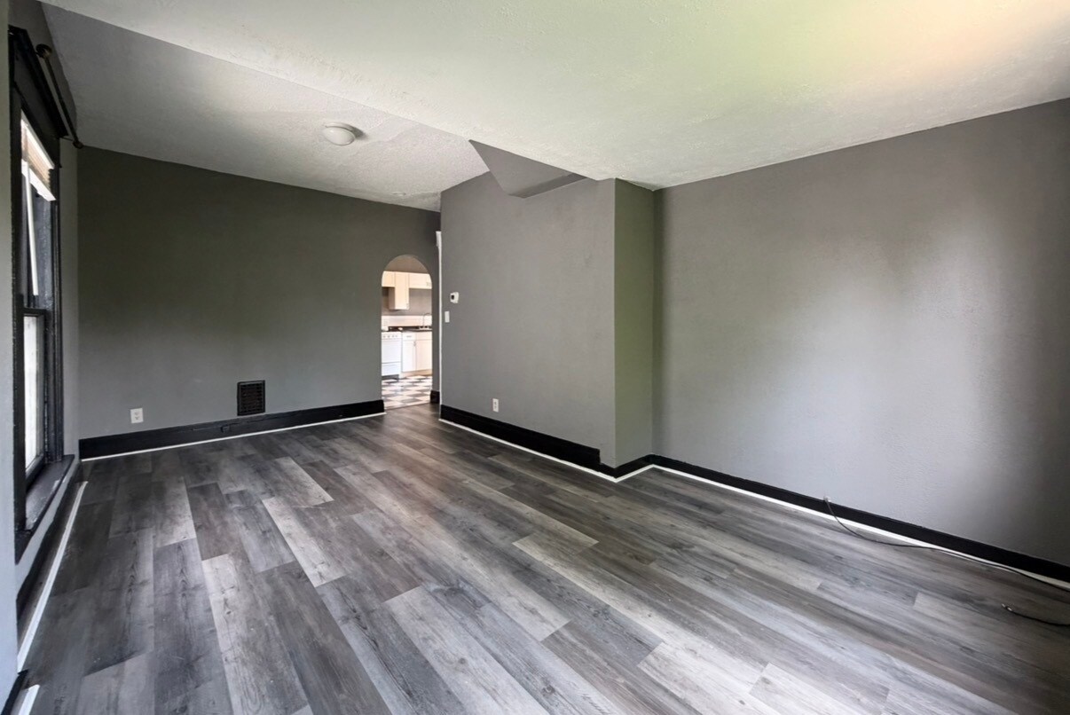 Building Photo - 1042 Elmwood Ave