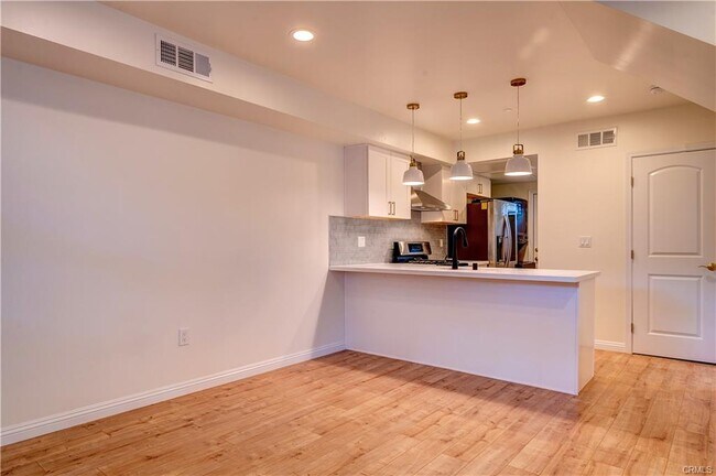 Building Photo - 1048 Maple St
