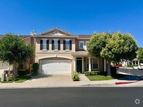 Building Photo - 4 bedroom beautiful Irvine home in gated N...