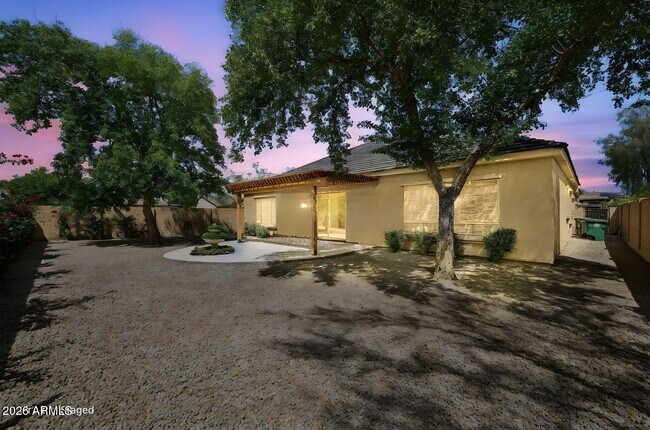 Building Photo - 16195 W Glenrosa Ave