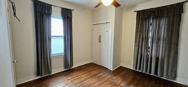 Building Photo - 832 Hazel St