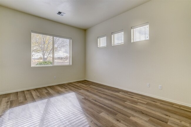 Building Photo - 3 bedroom, 2 bathroom Townhome in Granville