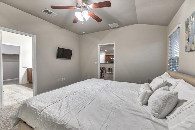 Building Photo - 328 Langely