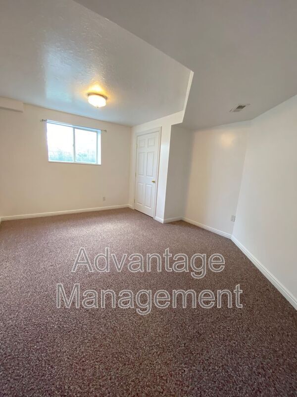 Building Photo - 1235 S 1950 W