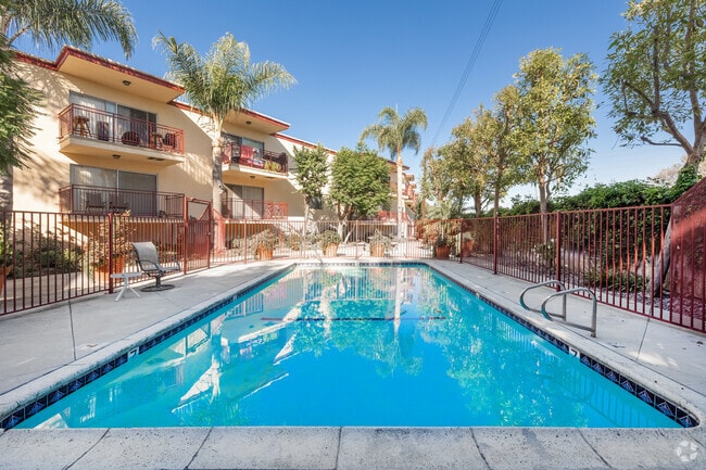 Pool - 3320 Redondo Beach Blvd