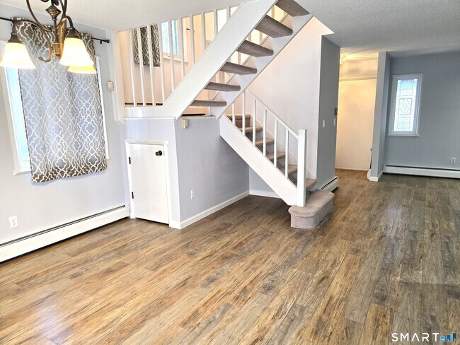 Building Photo - 7 Staunton Ct