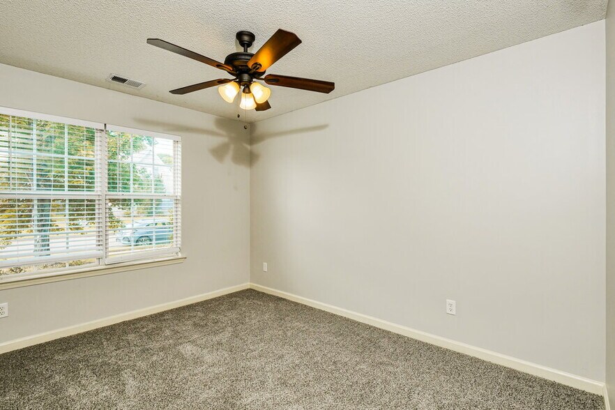 Building Photo - 10221 Adikson Dr