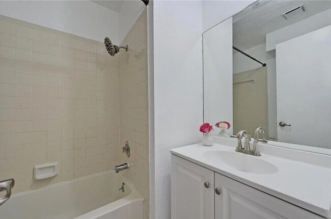 Building Photo - 9601 Holly Springs Dr