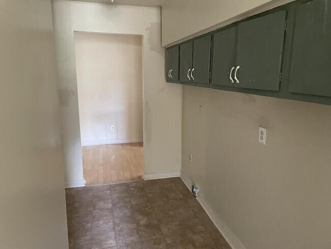 Building Photo - 1824 Augusta Dr