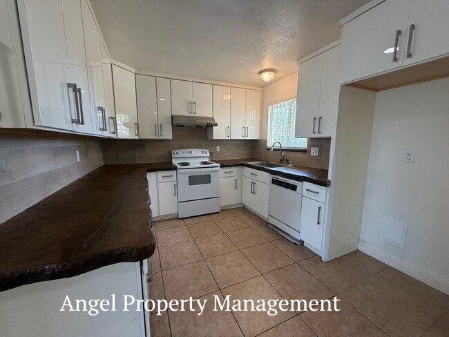 Building Photo - 6932 Richman Way