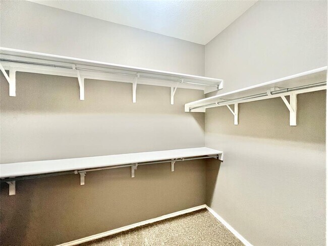 Building Photo - 5813 Sardinia Dr