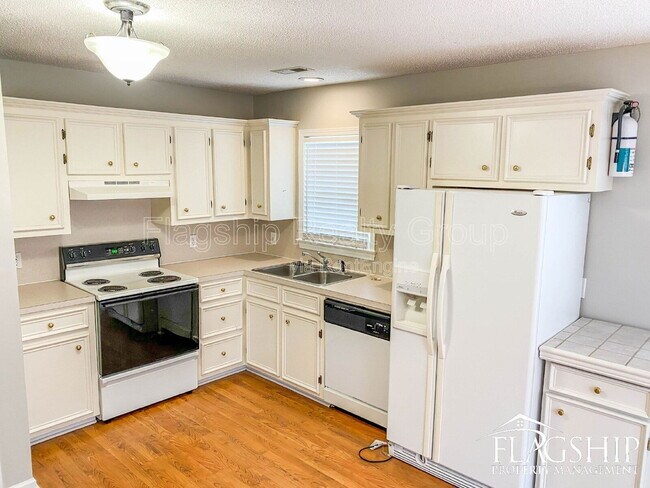 Building Photo - 3638 Highland Dr