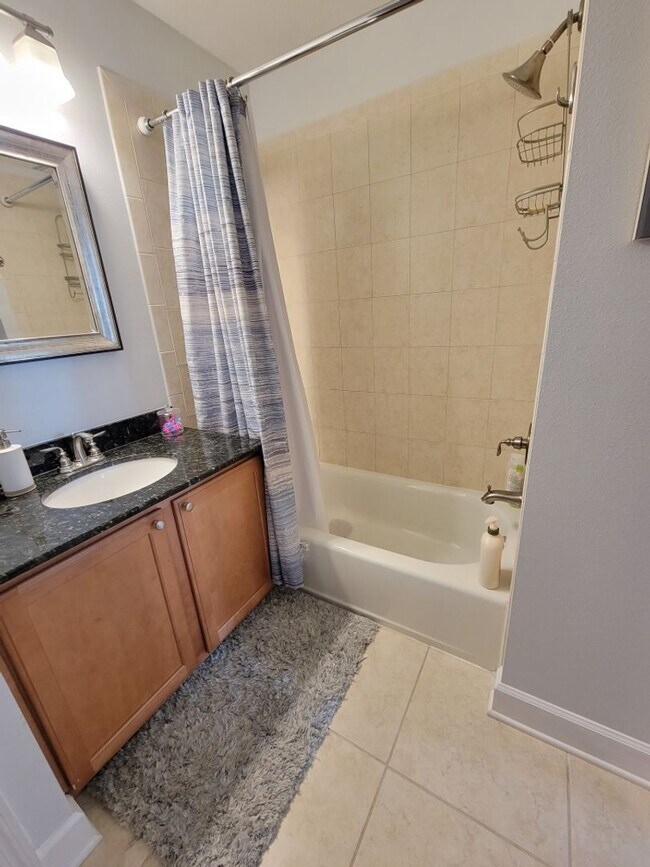 Building Photo - Fully Renovated Large 3 Bed 2.5 Bath 2 Car Garage Townhouse in Perfect Location