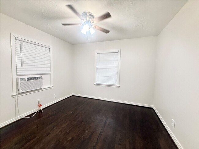 Building Photo - 832 S Anderson St