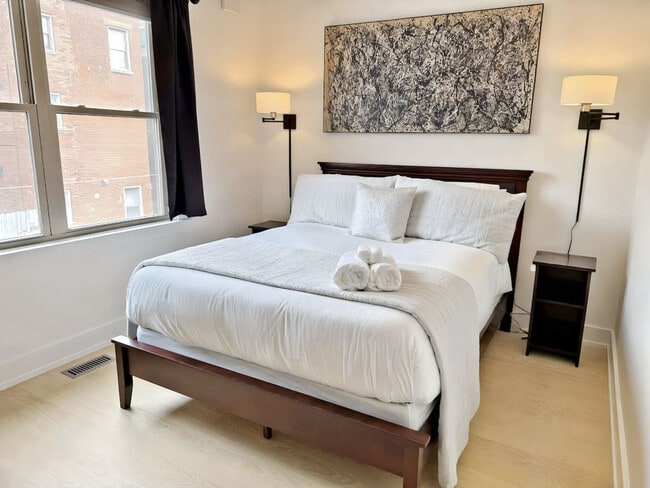 Building Photo - 1408 Pleasant St