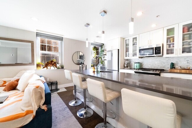 Building Photo - 126 Delaware Ave