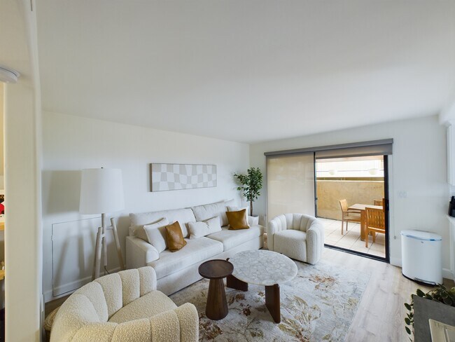 Building Photo - 2543 Caminito Muirfield