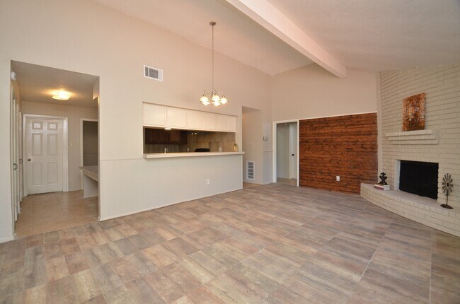 Building Photo - 522 Whippoorwill Dr