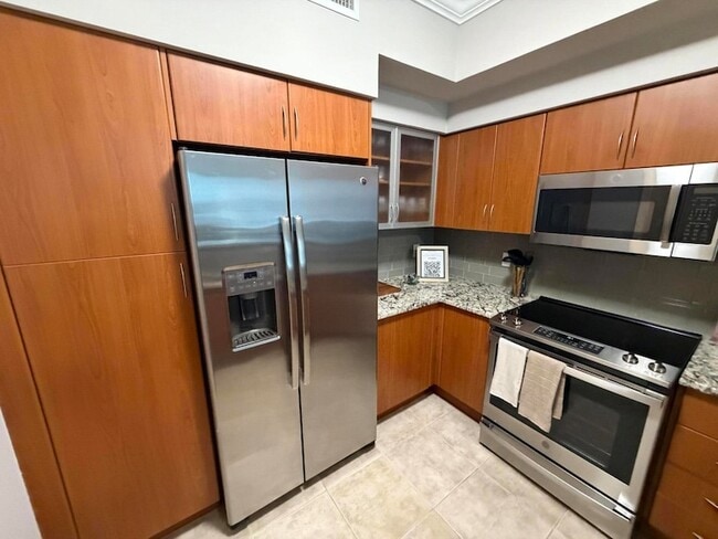 Building Photo - 804 E Windward Way