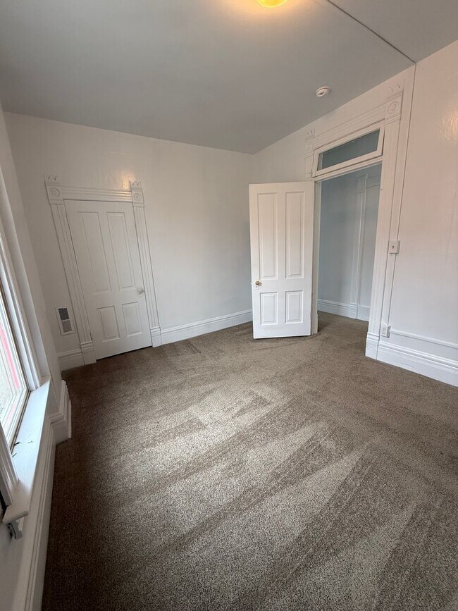 Building Photo - 227-229 S Washington