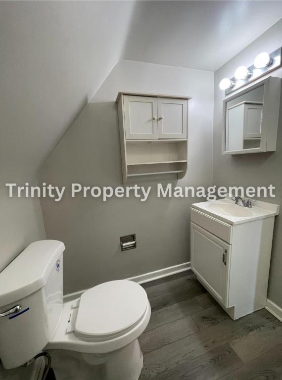 Building Photo - 106 1/2 Burton Ave, Apt B