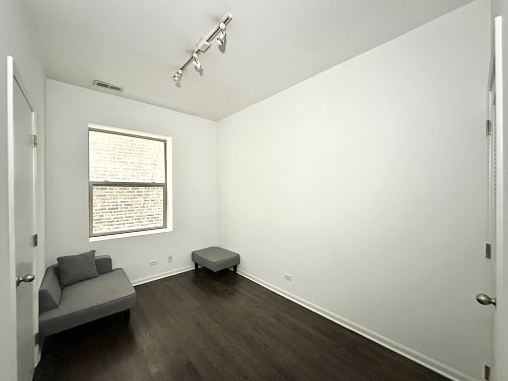 Building Photo - 5054 N Winthrop Ave