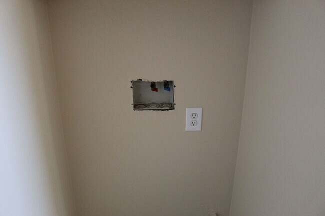 Building Photo - Silver Creek Home