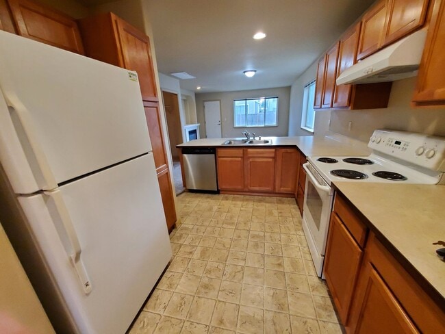 Building Photo - Left Side Duplex Available