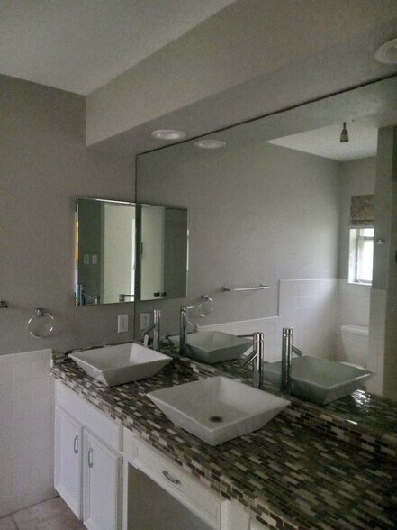 Building Photo - 5003 Ledgestone Dr