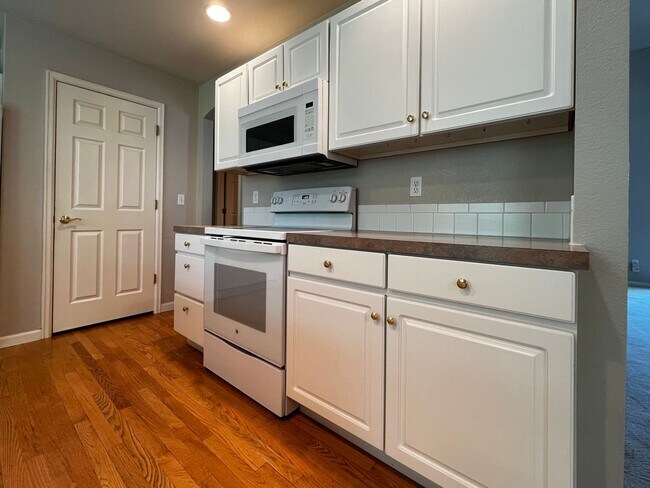 Building Photo - 3 Bed, 3 Bath House in Southeast Fort Coll...