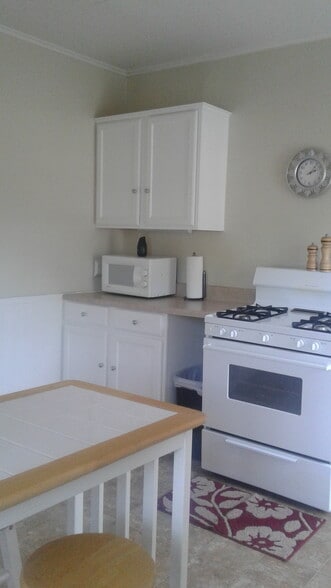 Building Photo - 416 E 3rd St