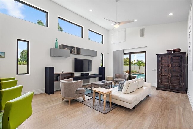 Building Photo - 2500 4th Ave S