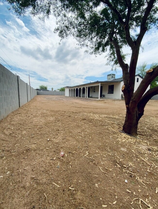 Building Photo - 310 N 2nd Pl