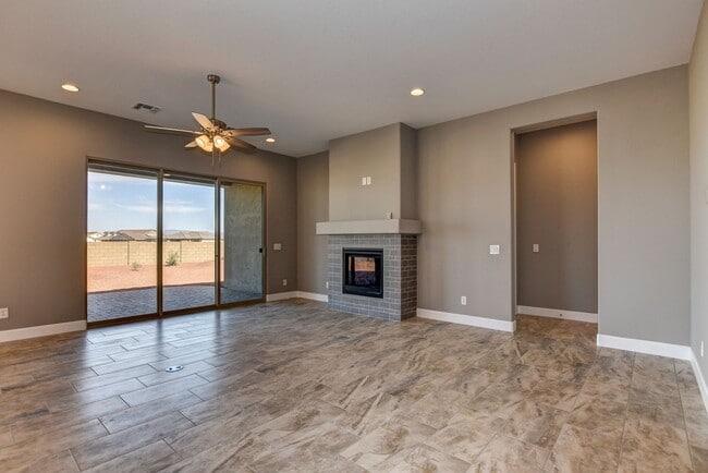 Building Photo - Beautiful large 3x2 home in Granite Dells Estates